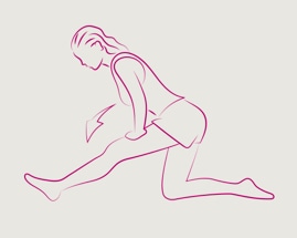 Žena v miernom predklone precvičuje šľachy pod kolenom.